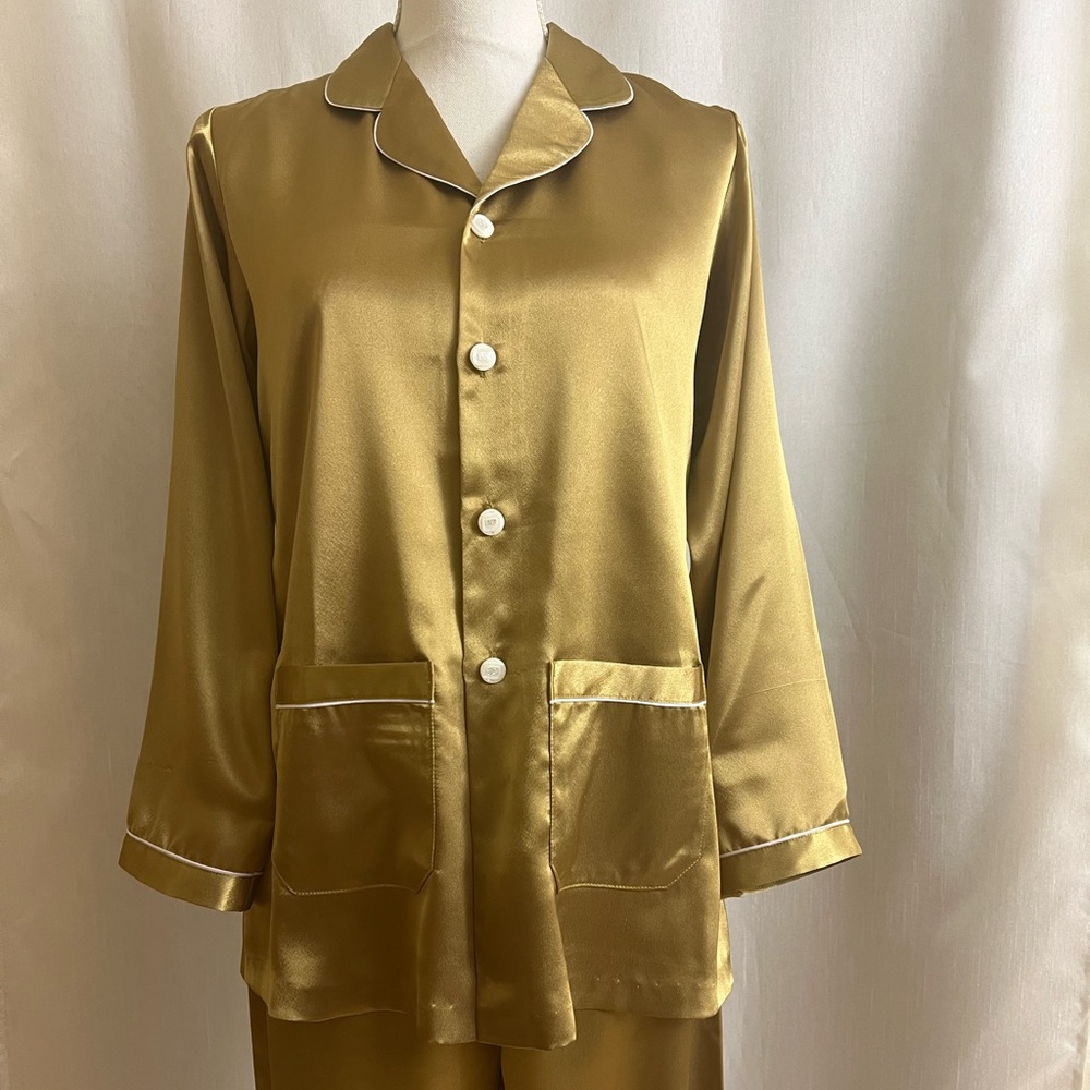 Custom made silk pajama 
Size small